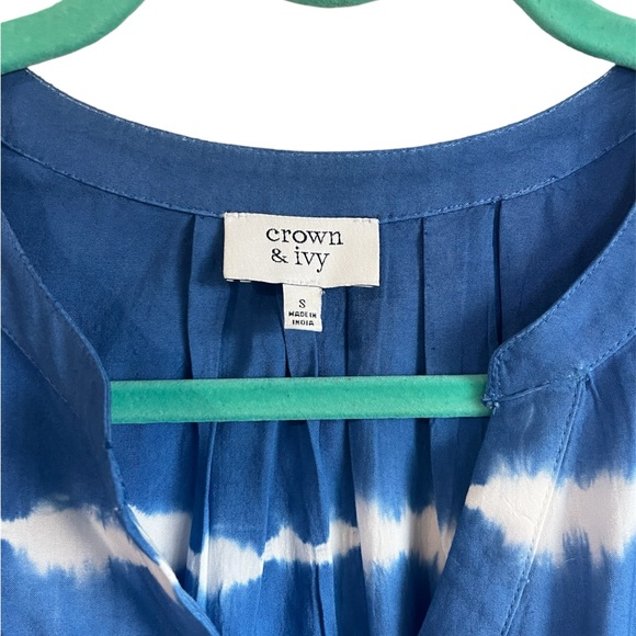 Crown & Ivy Blue and White Tie-Dye Sleeveless Blouse - Picture 3 of 5